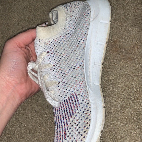 Adidas sneaker tennis shoes - Picture 2 of 5